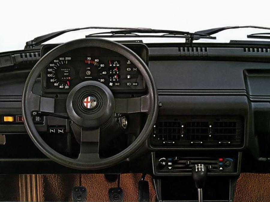 Торпедо Alfa Romeo Giulietta (116) 1981 года  (фото 3 из 3)